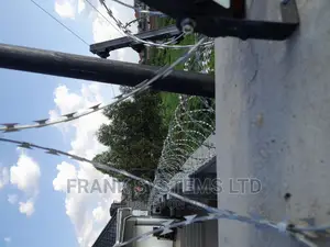Electronic Fencing System With Sekanolya