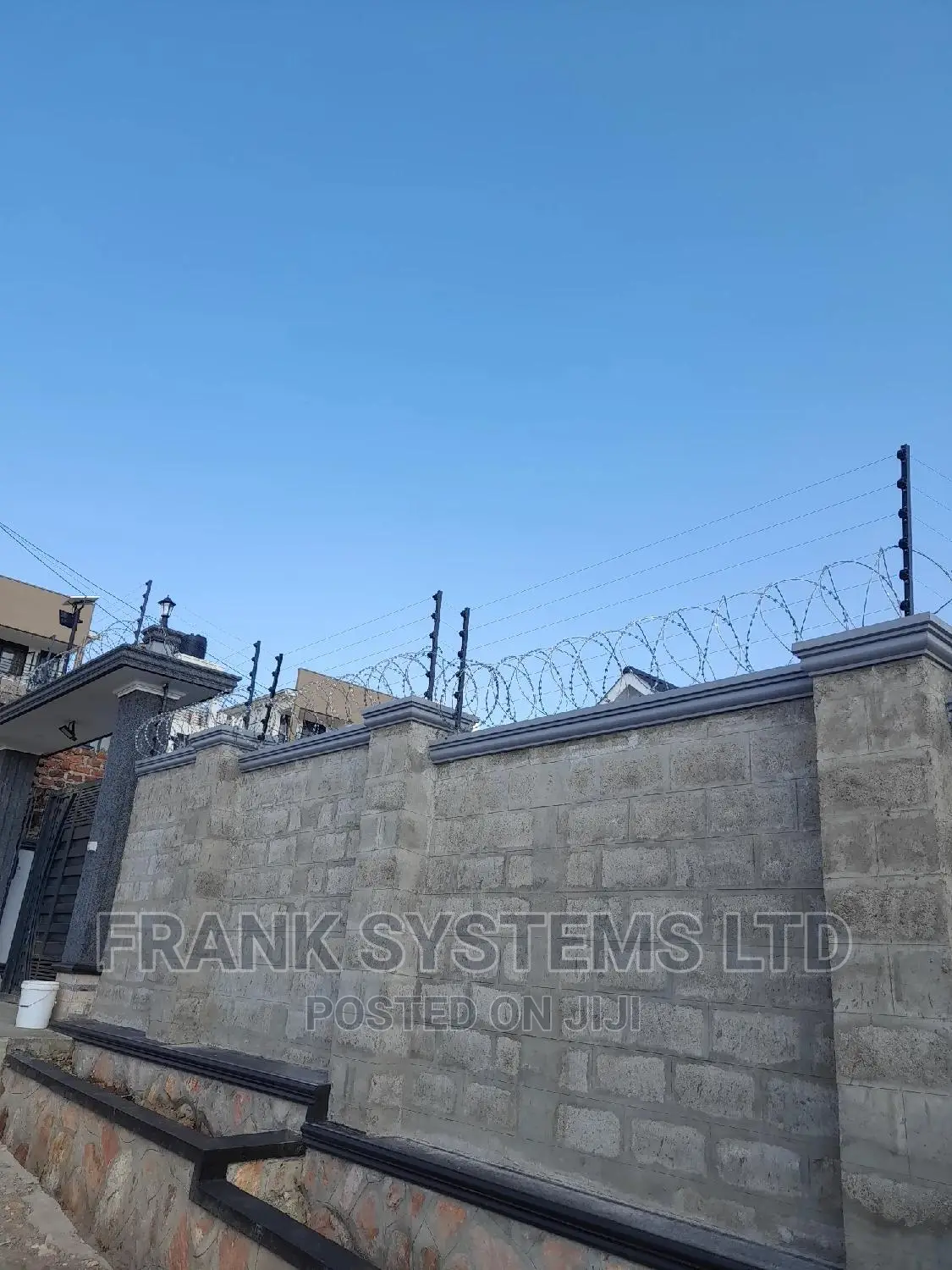 Electronic Fencing System With Sekanolya