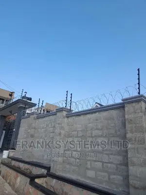 Electronic Fencing System With Sekanolya