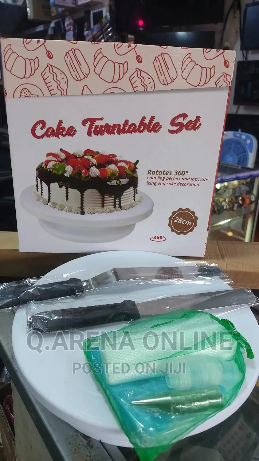 Cake Turn Table Rotates 360° With Knives 28cm
