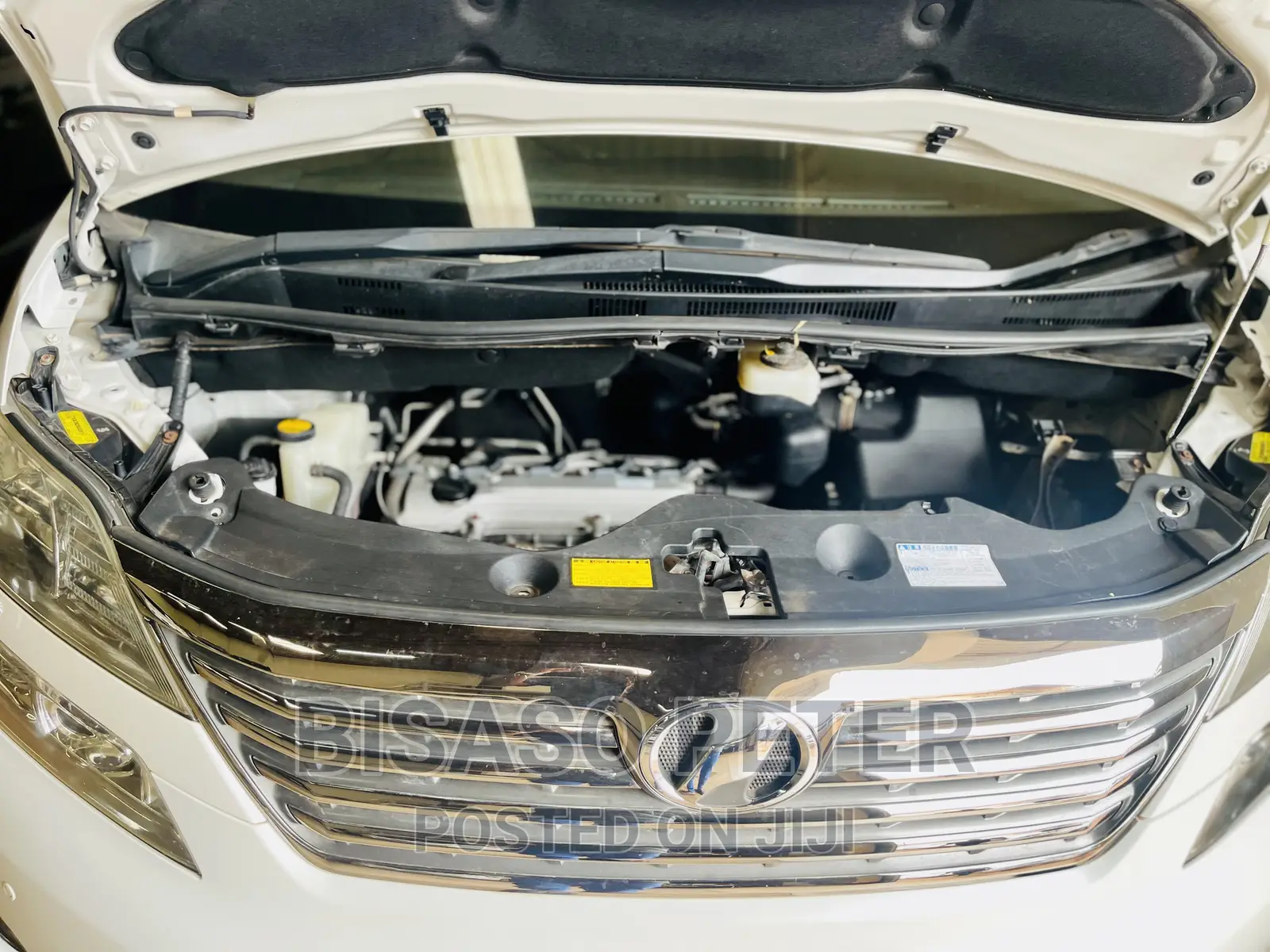 Toyota Vellfire 2009 White