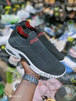 Sports Shoes in Stock