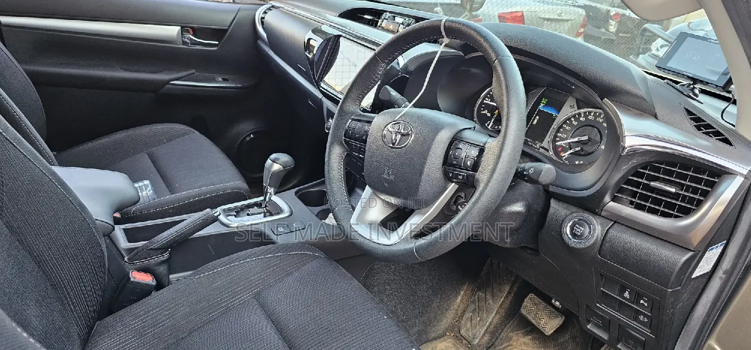 Toyota Hilux 2021 Green