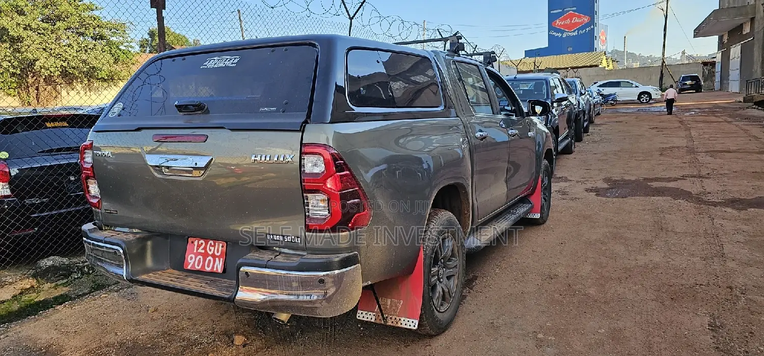 Toyota Hilux 2021 Green