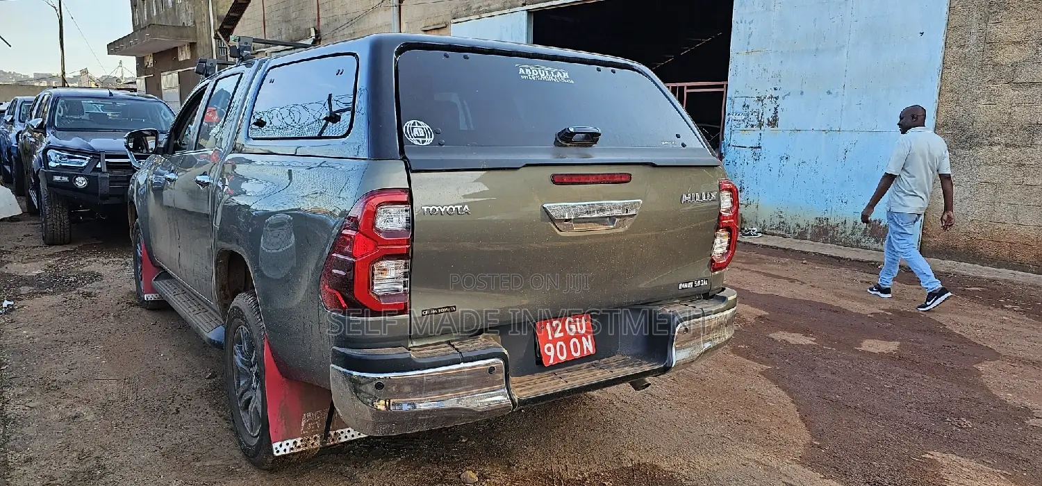 Toyota Hilux 2021 Green