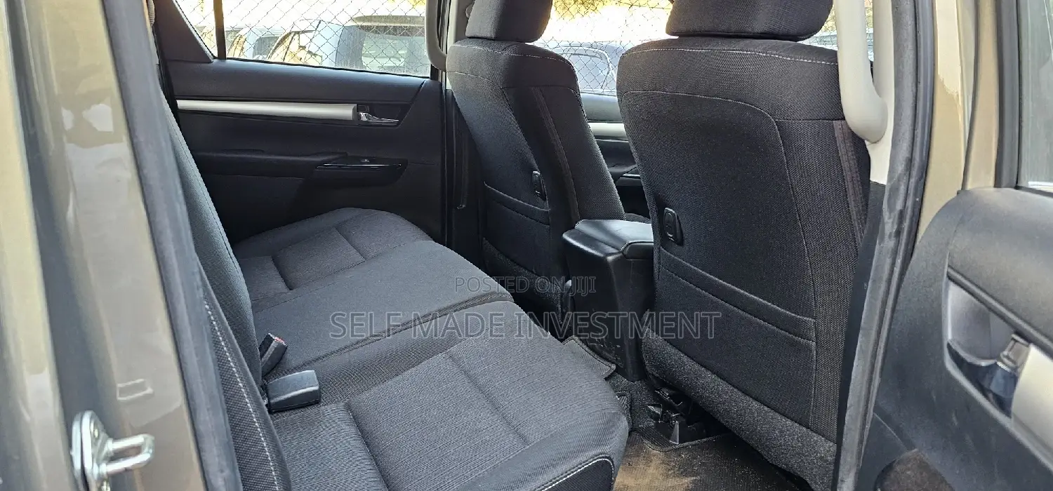 Toyota Hilux 2021 Green