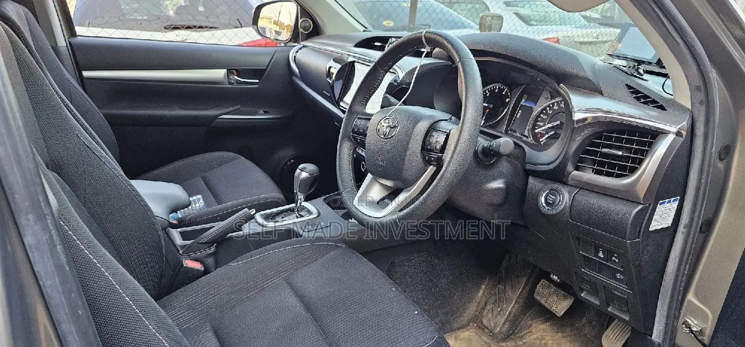 Toyota Hilux 2021 Green