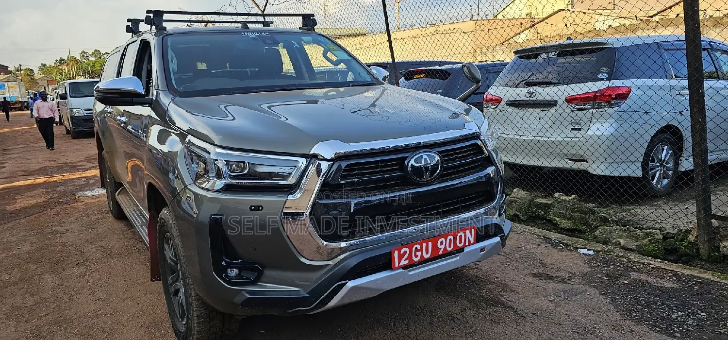 Toyota Hilux 2021 Green