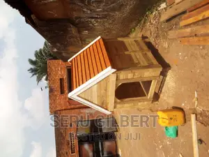 Gomby Dog House Available