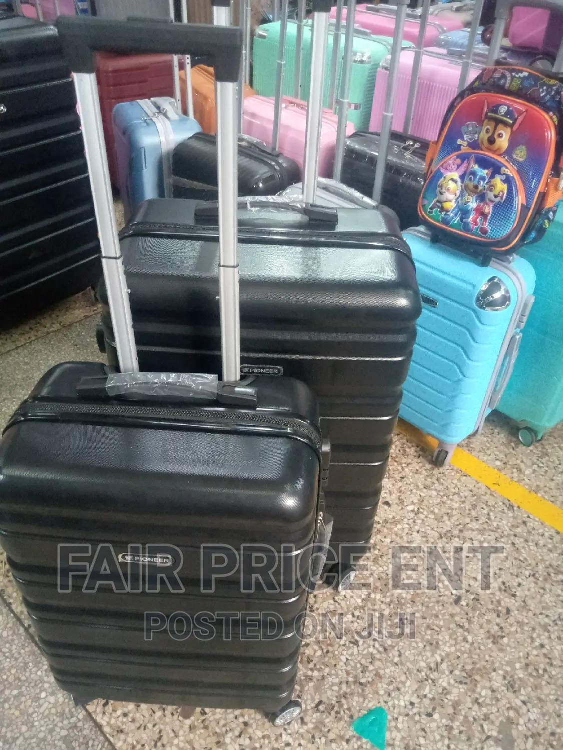 Executive Vip Plastic Suitcase. Large (Pink)