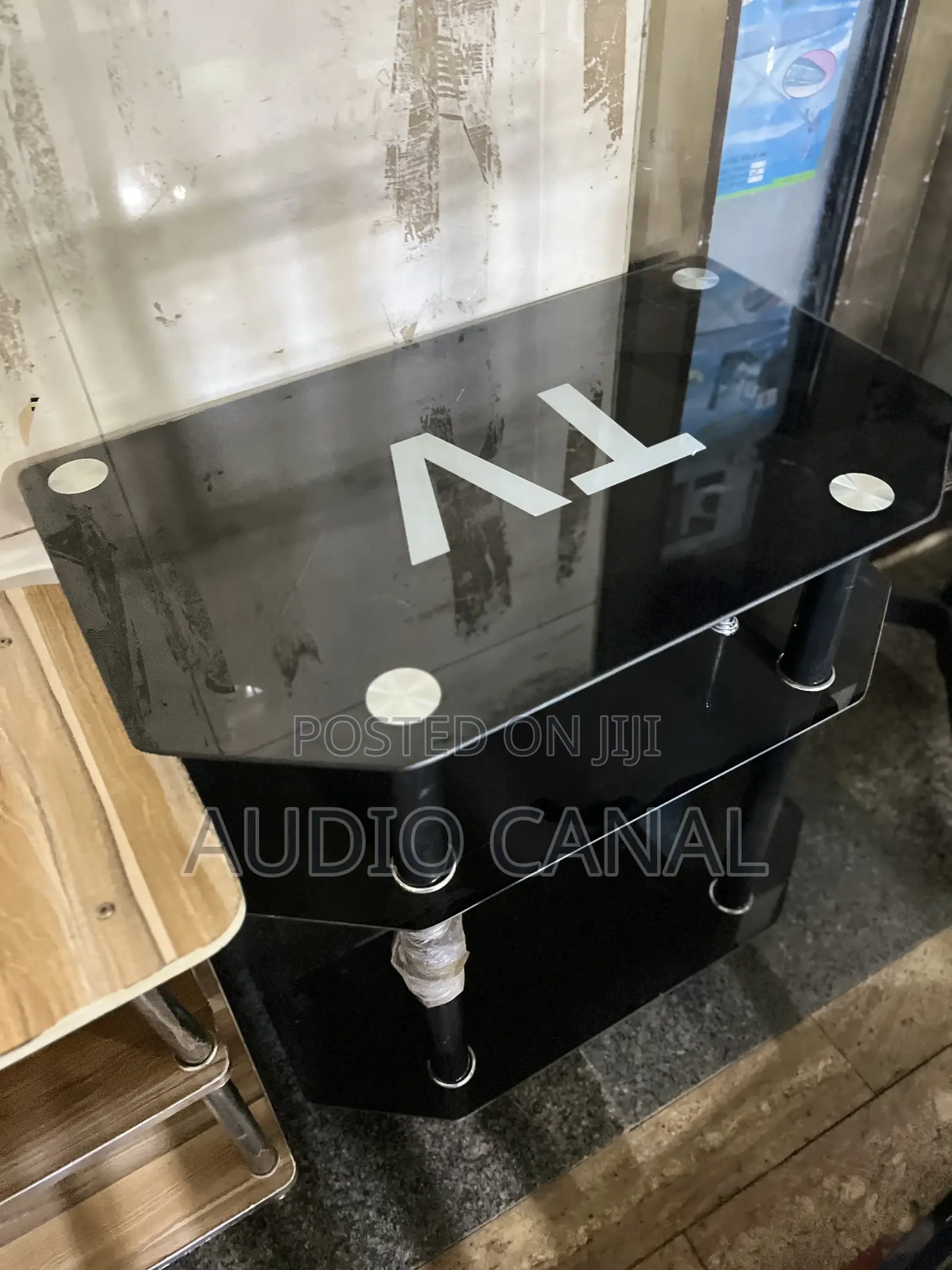 Tv 11 Classic Glass Tv Stand