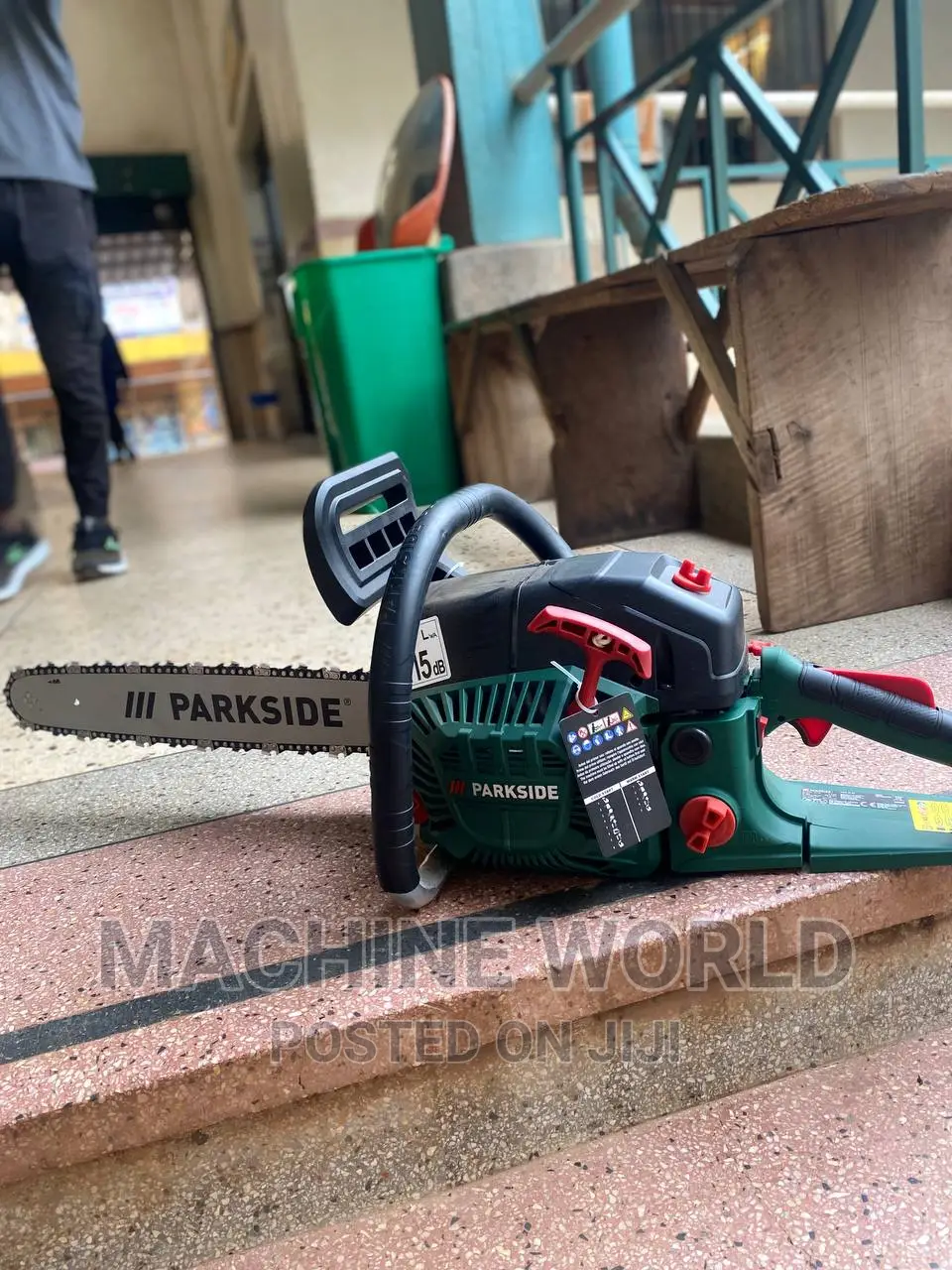 Chainsaw Machine