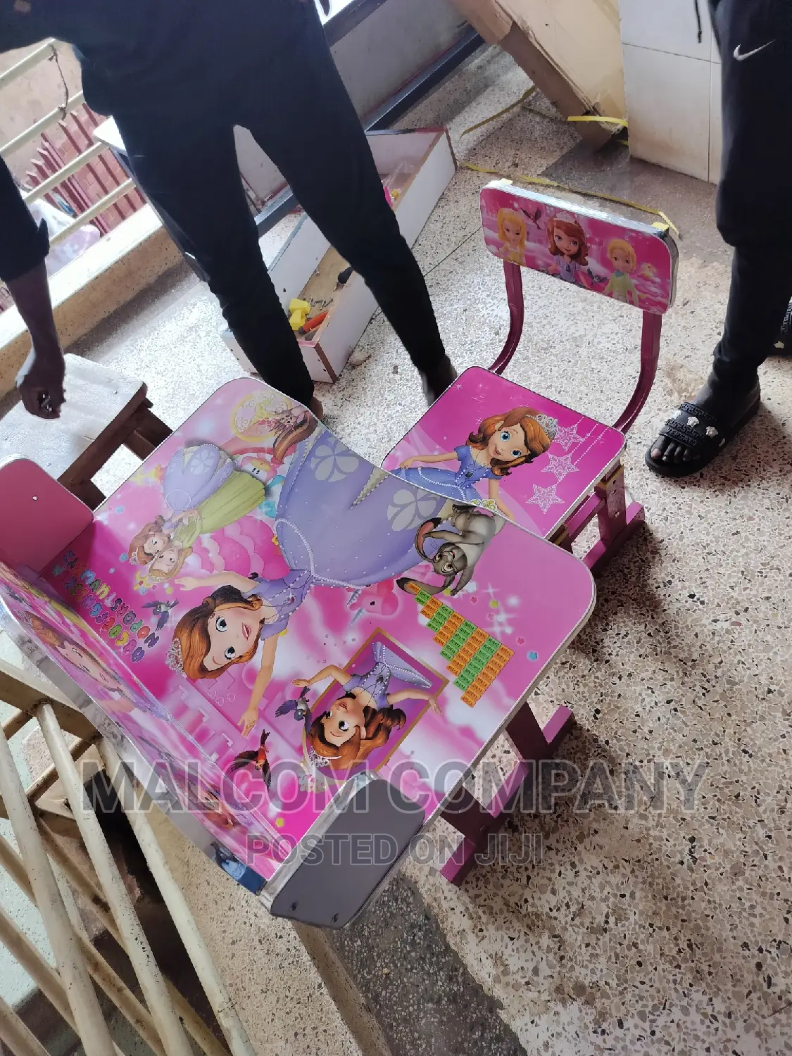 Children's Strong Reading Table