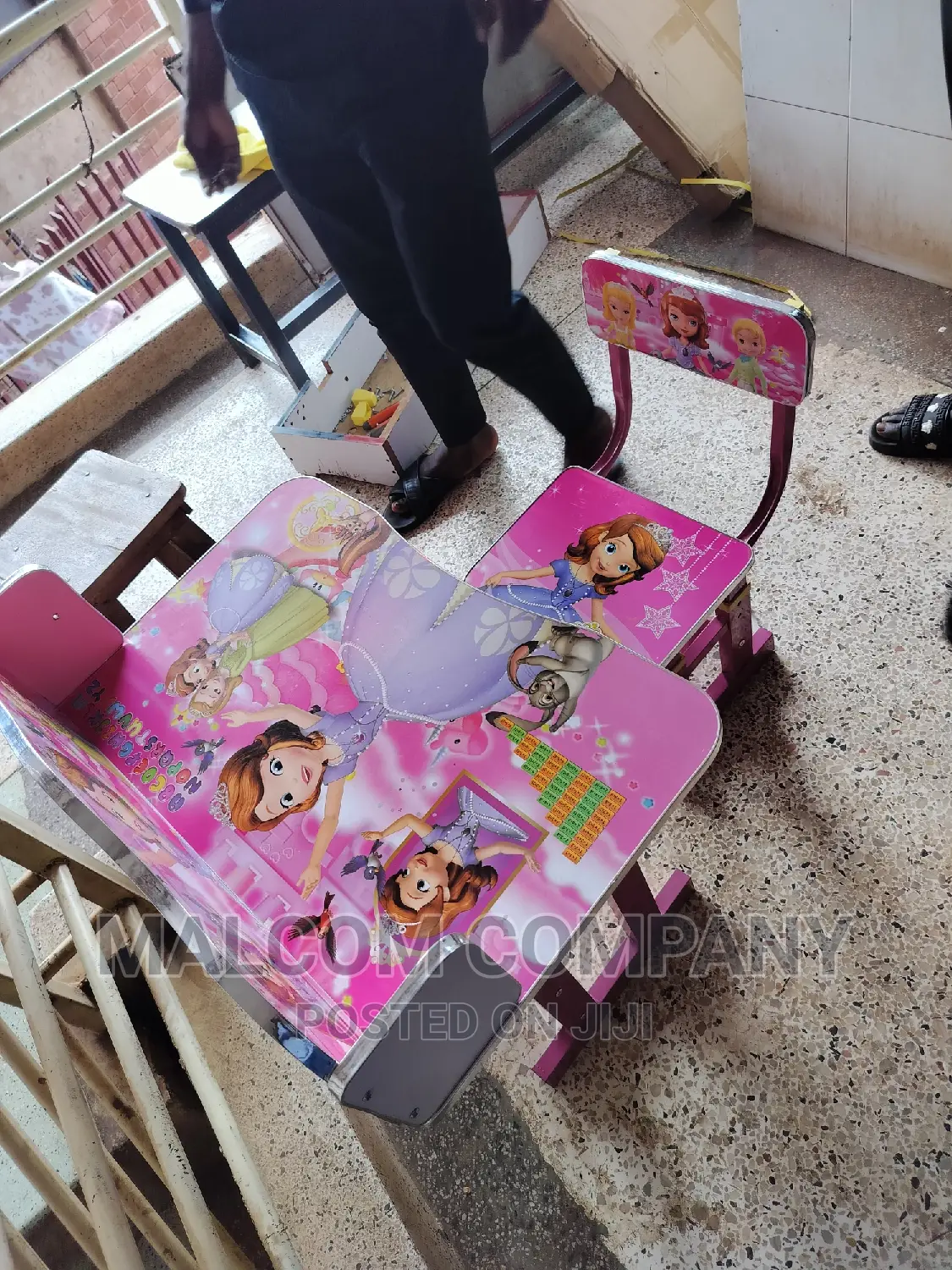 Children's Strong Reading Table