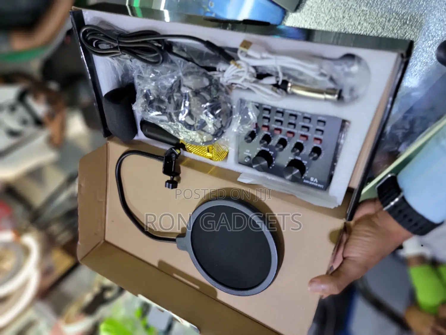 (V8 Souncard With Mic) Mini Studio Setup