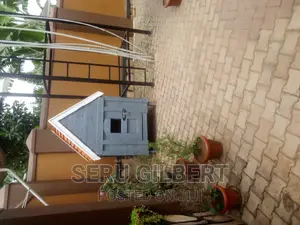 Hz Nice Dog House Available