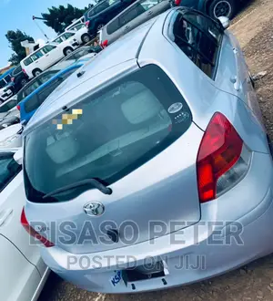 Toyota Vitz 2008 Silver