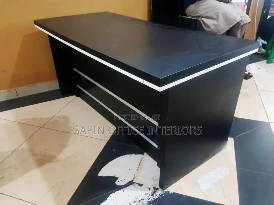 Office Executive Table With a Moving Drawer