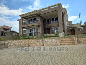 Furnished 6bdrm Duplex in Munyonyo Corporate, Makindye for sale