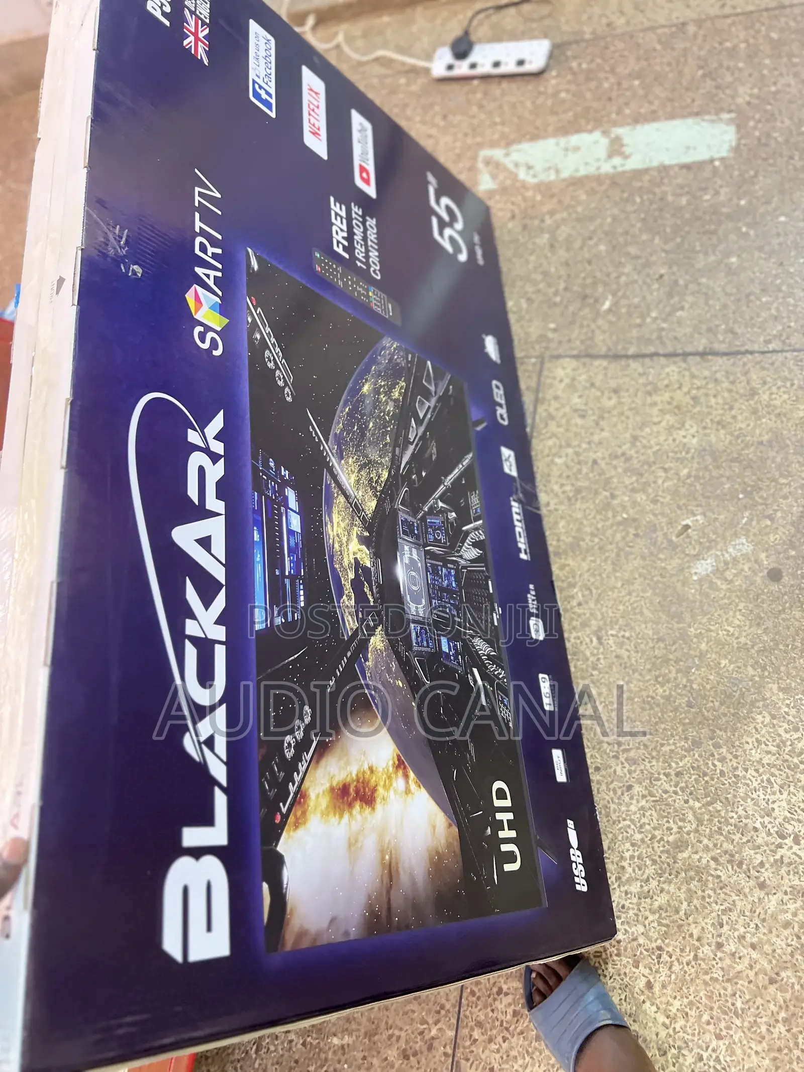 QLED Black Ark 55” UHD Smart Tv
