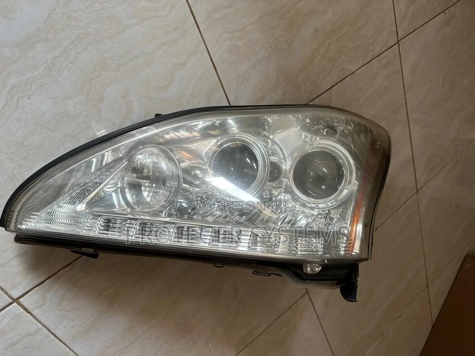 Toyota Harrier Headlight
