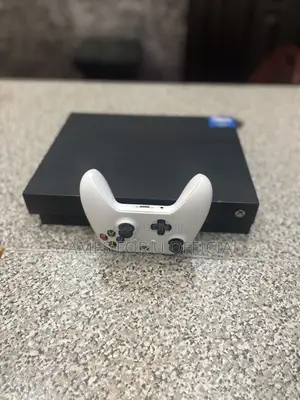 Xbox One X 1pad White