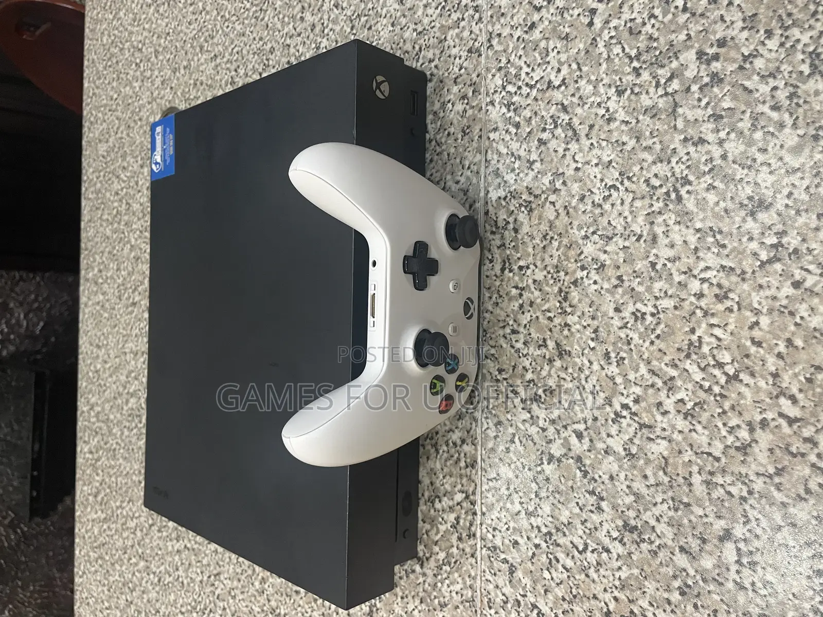 Xbox One X 1pad White