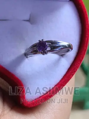 Simple Engagement Rings Available in Size 18 (8)
