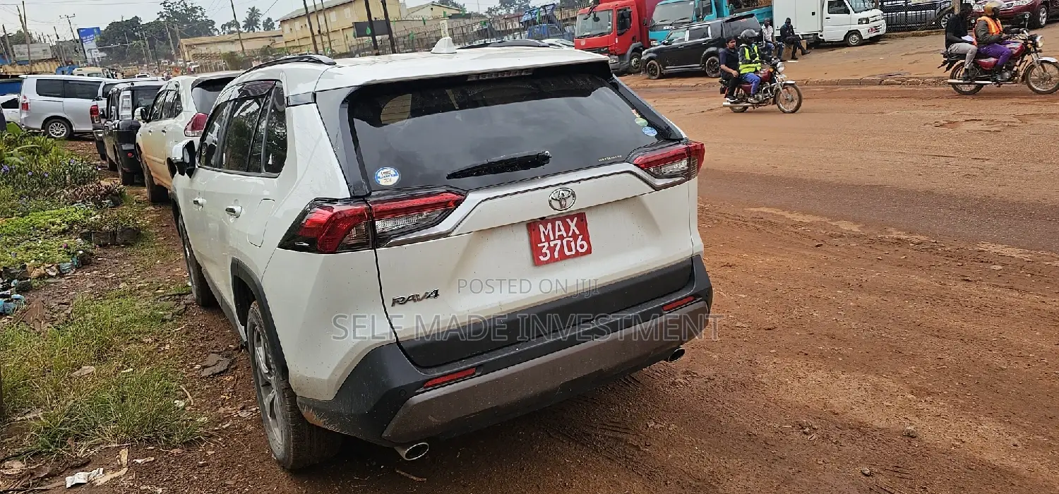 Toyota RAV4 2020 White