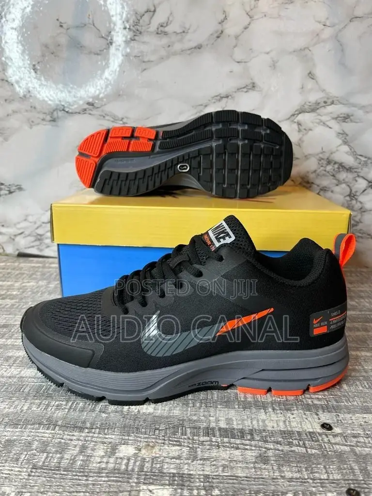 Nike Zoom Run Shield