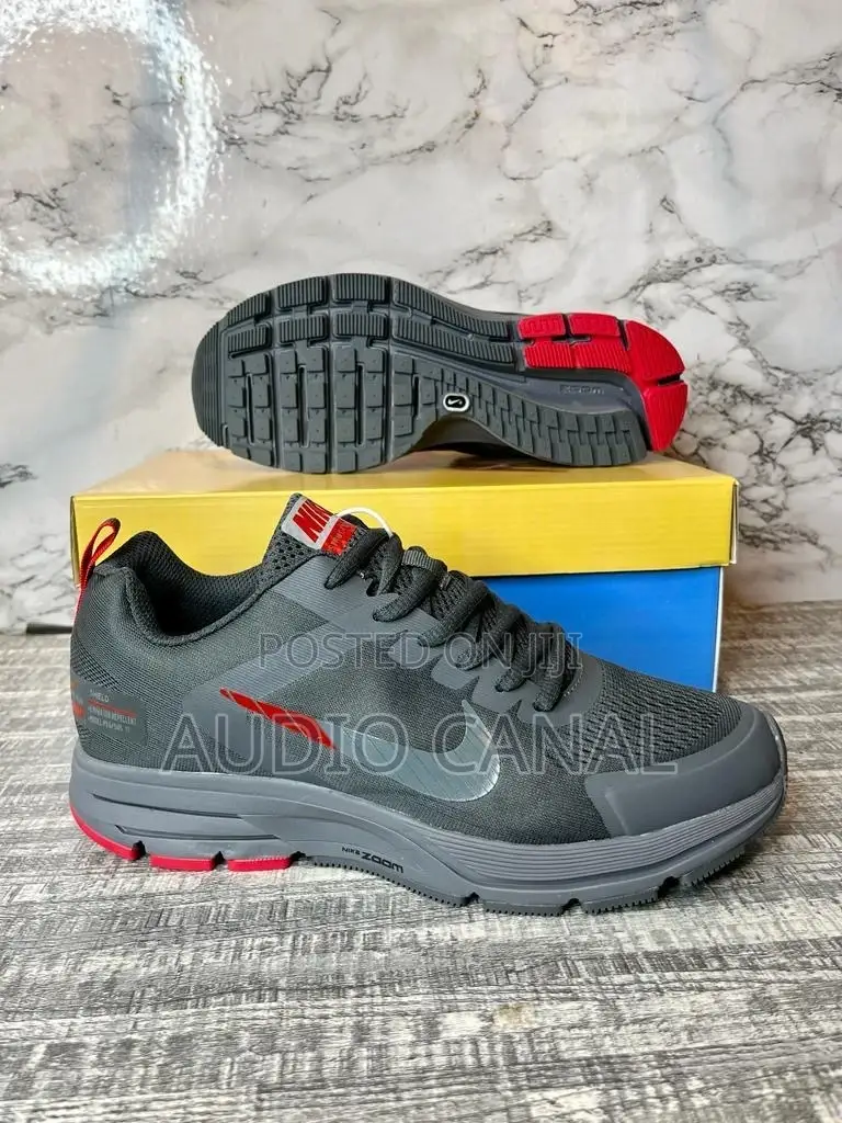 Nike Zoom Run Shield