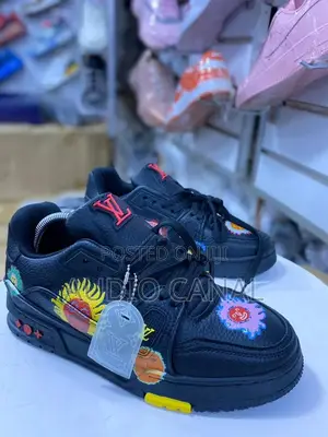 Luis Vuitton Closed Classic Sneakers