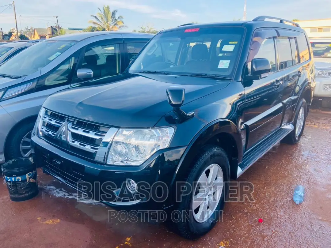 Mitsubishi Pajero 2014 Black