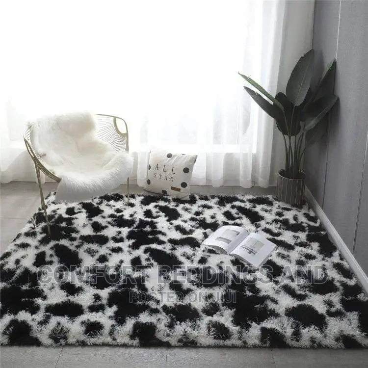 Centre Carpet Black and White