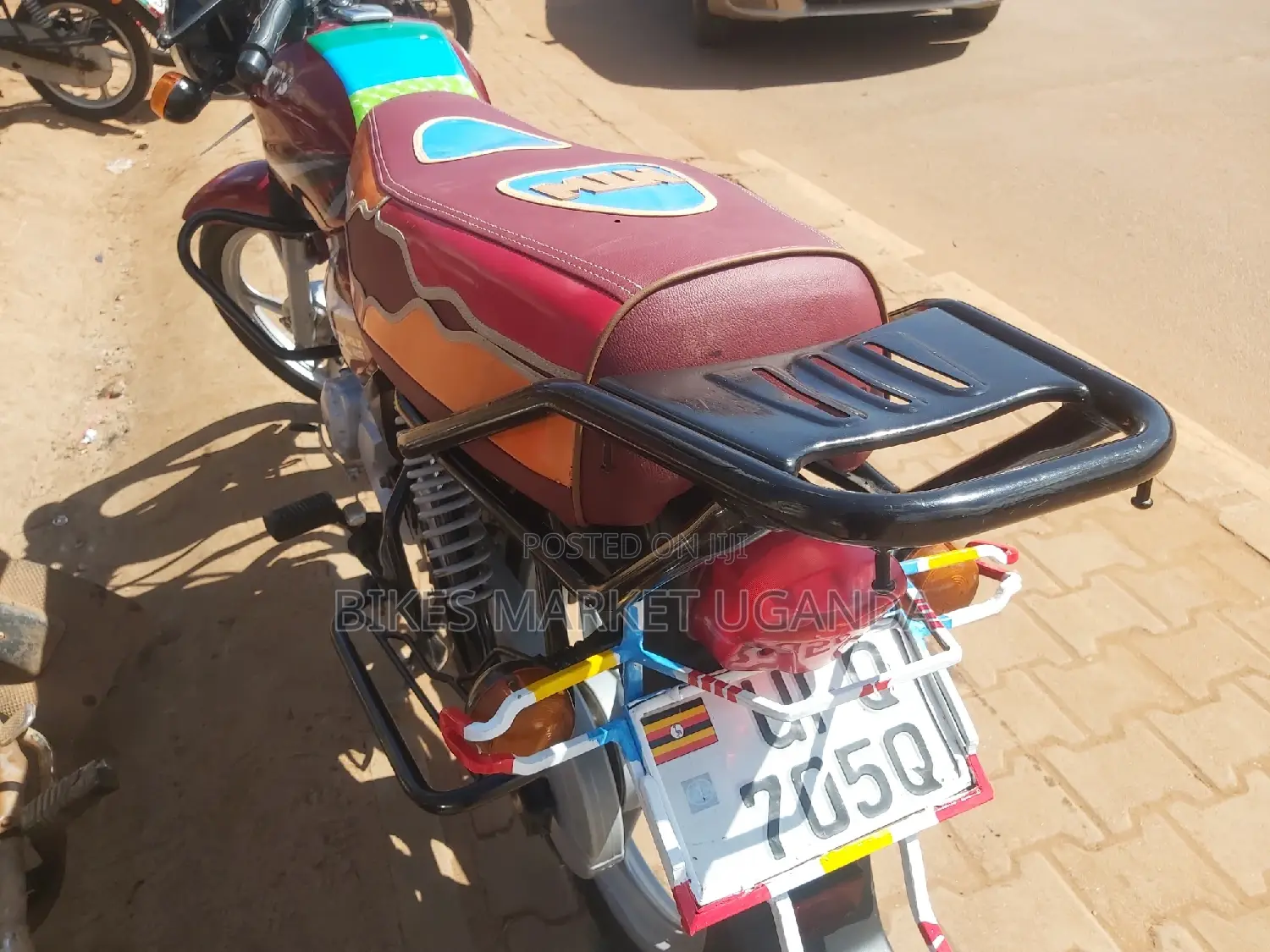 New TVS HLX 125 2022 Red