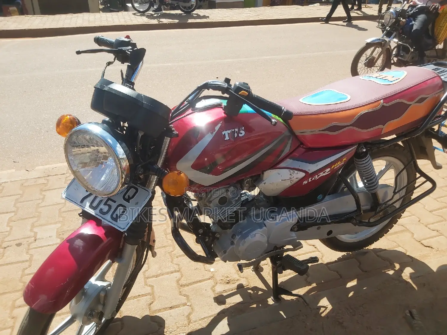 New TVS HLX 125 2022 Red