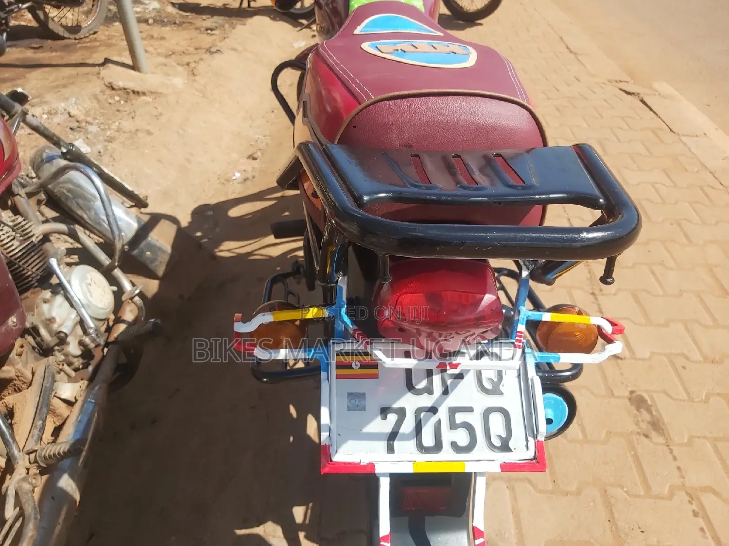 TVS HLX 125 2022 Red