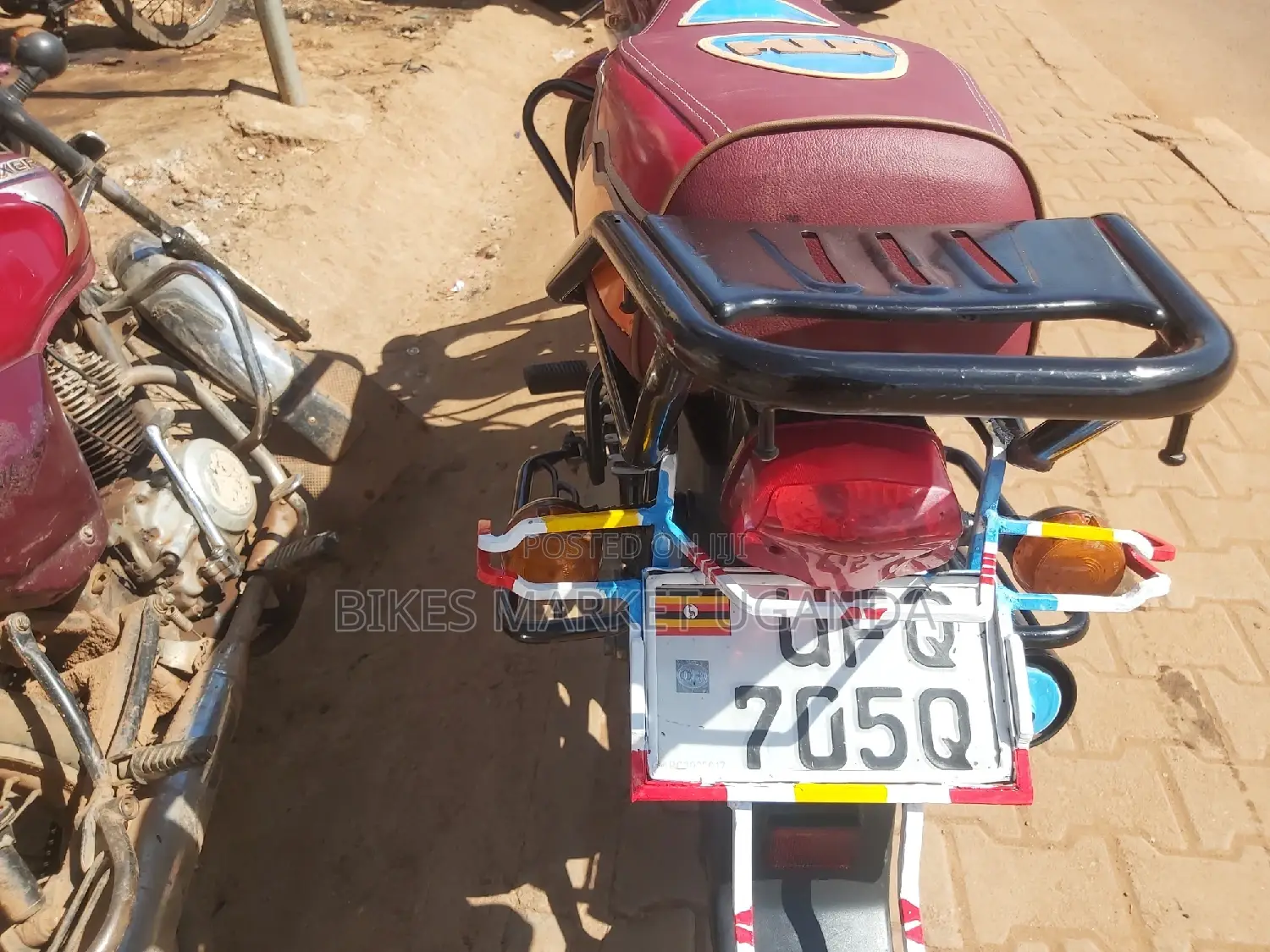 TVS HLX 125 2022 Red