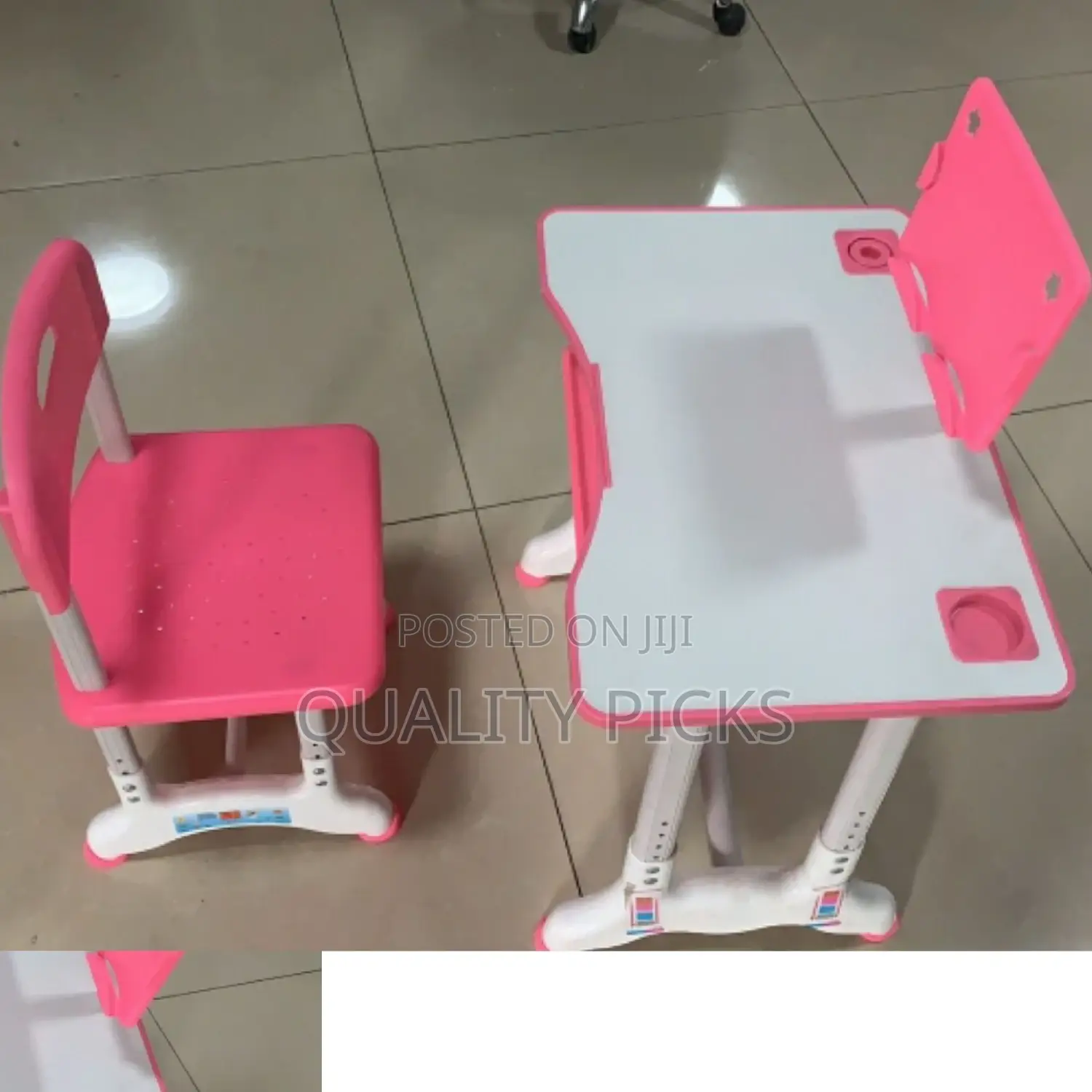 Plastic Kid's Reading Table