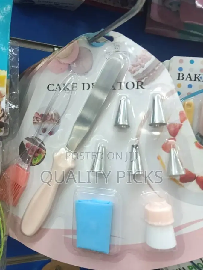 Cake Decorator