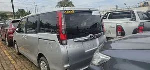 Toyota Noah 2014 Silver