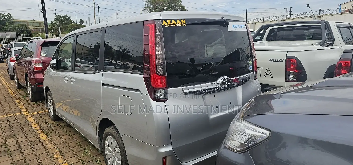 Toyota Noah 2014 Silver