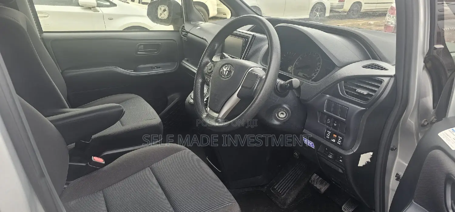 Toyota Noah 2014 Silver
