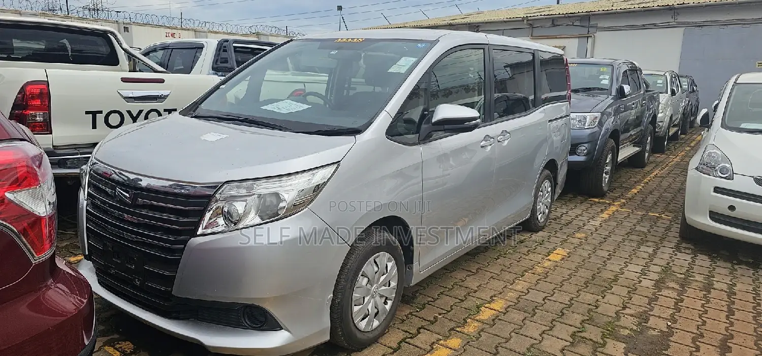 Toyota Noah 2014 Silver