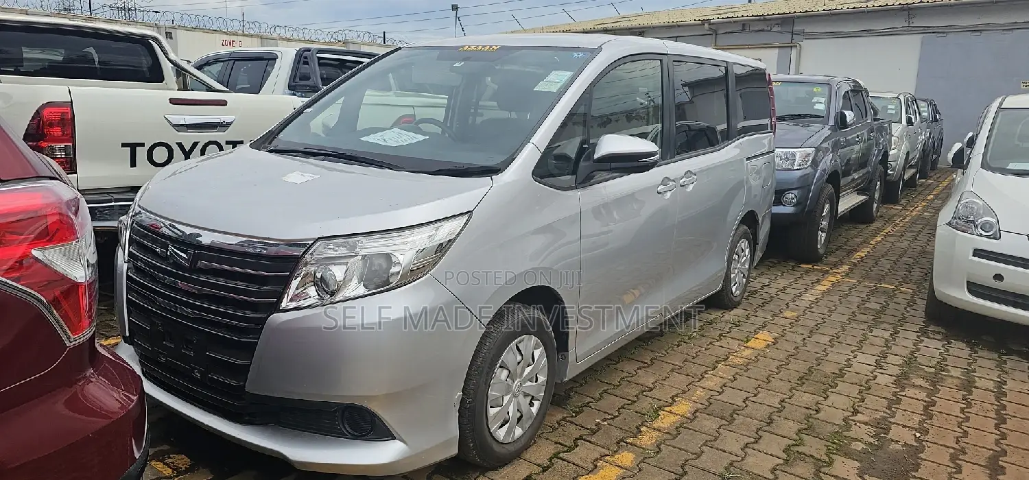 Toyota Noah 2014 Silver