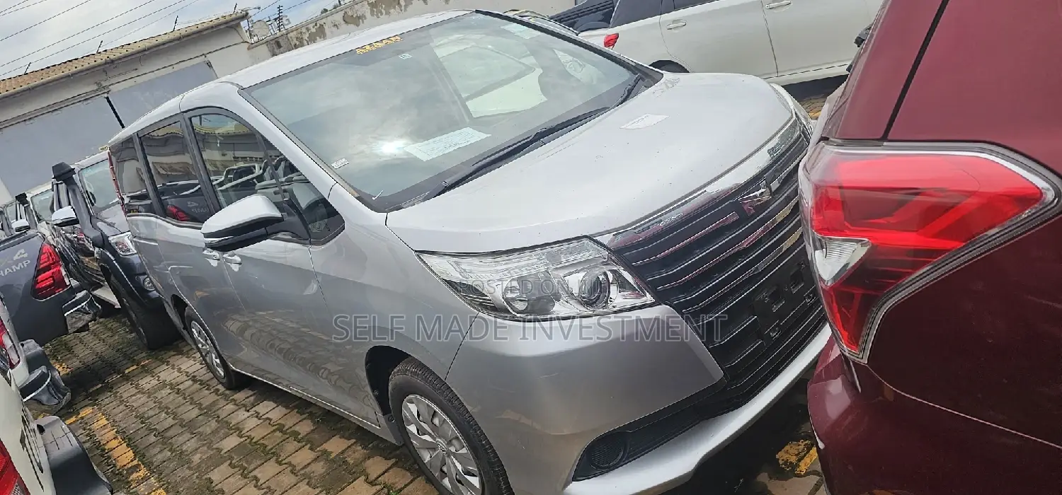 Toyota Noah 2014 Silver
