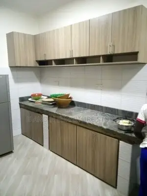 Beautiful Kitchen Unit Up and Down