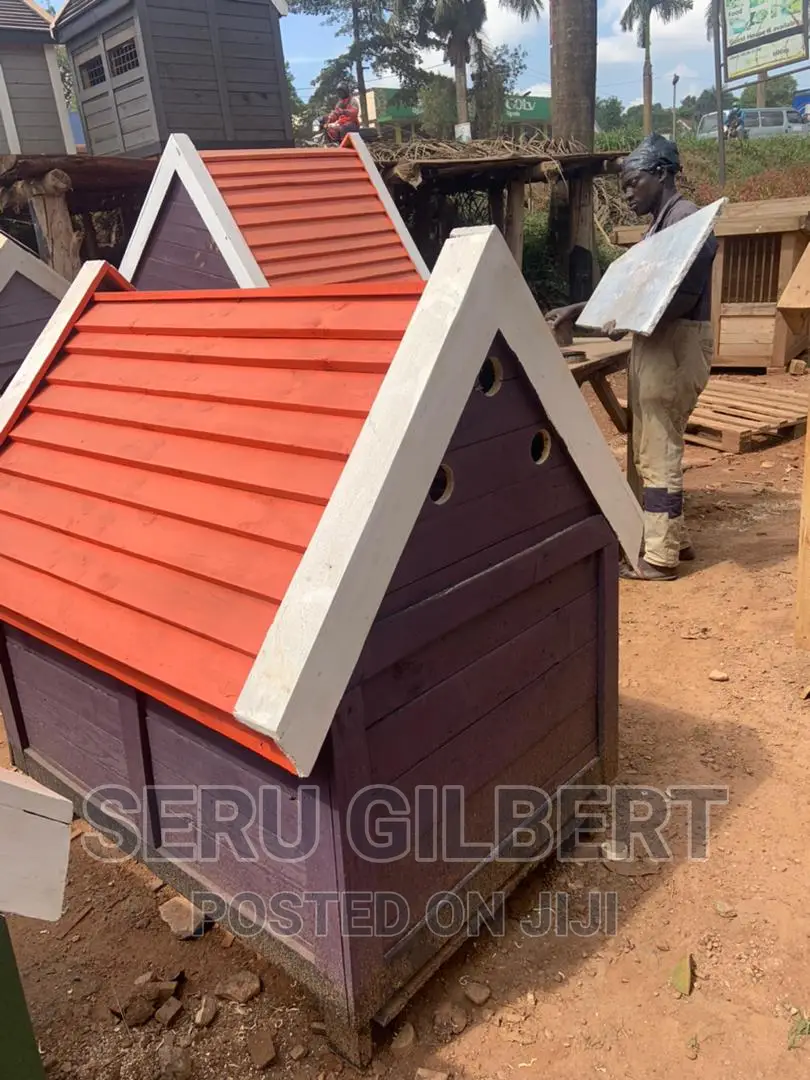 N CFC Dog House