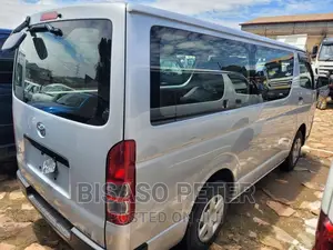Toyota HiAce 2010 Silver