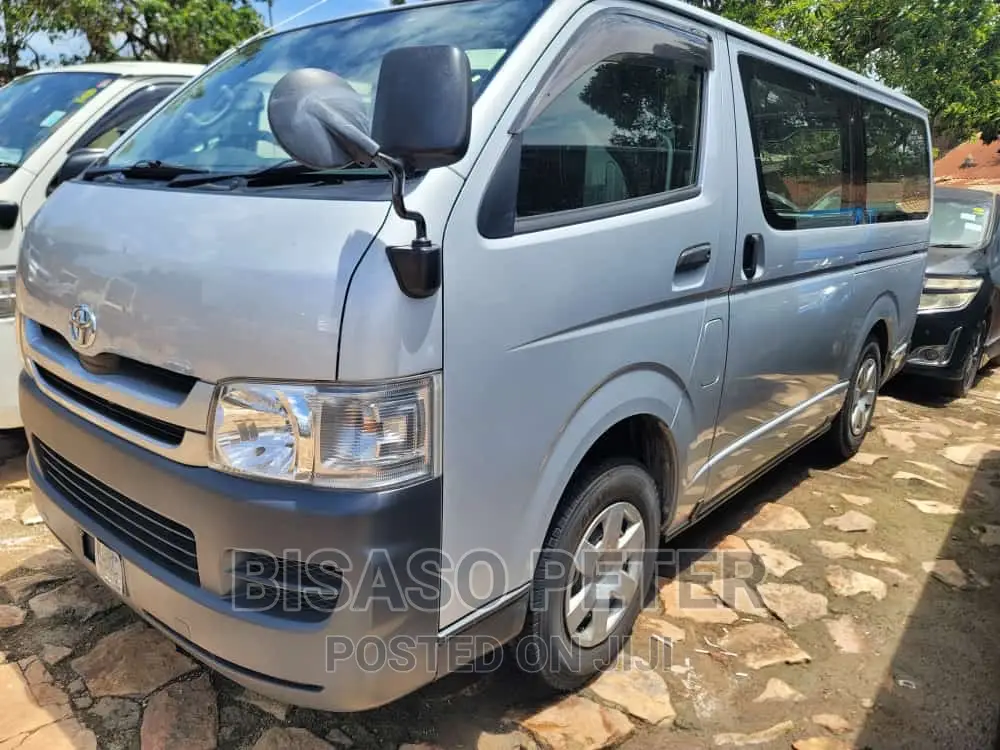 Toyota HiAce 2010 Silver